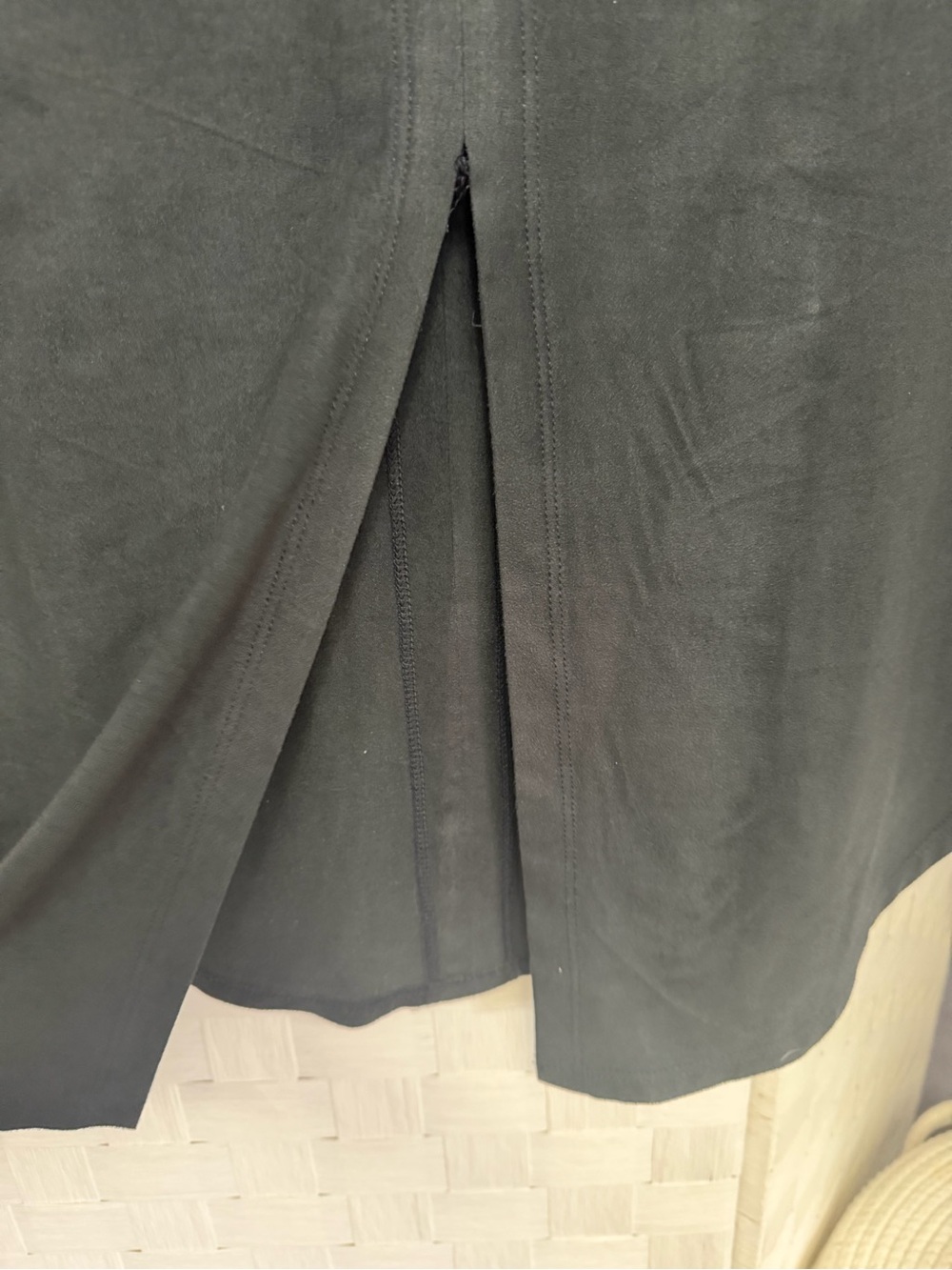 Laila Jayde Black Split-Front 3/4 Sleeve Blouse - Picture 4 of 4